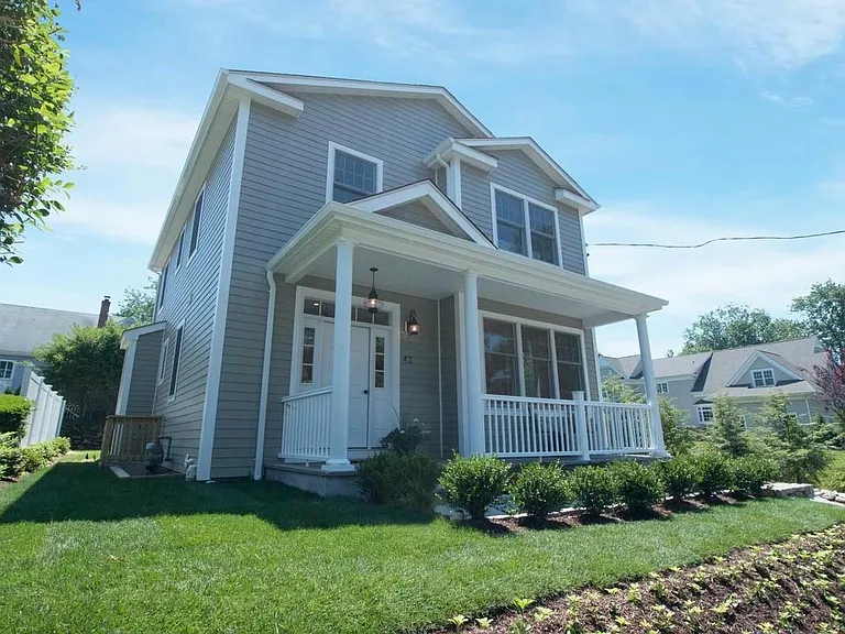 42 Orchard Dr — Photo 3