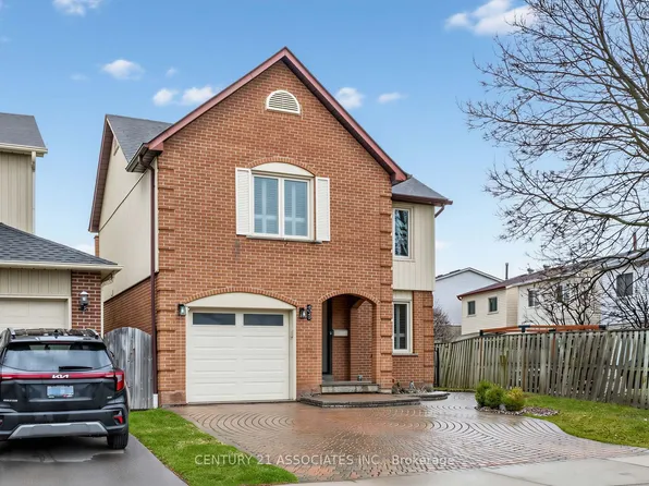 4049 Teakwood Dr, Mississauga, ON L5C 3L2