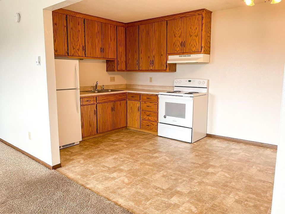 2nd image of 705 32nd Ave N Unit 11