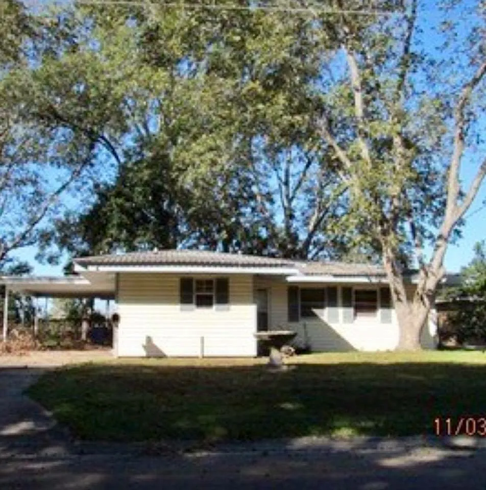 2 bed, 1200 sqft, $775 — Photo 1