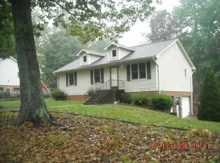 3221 Tracy St, Winston Salem, NC 27105