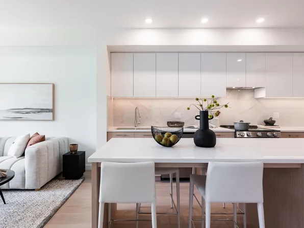 150 James Rd #312, Pt Moody, BC V3H 2S4