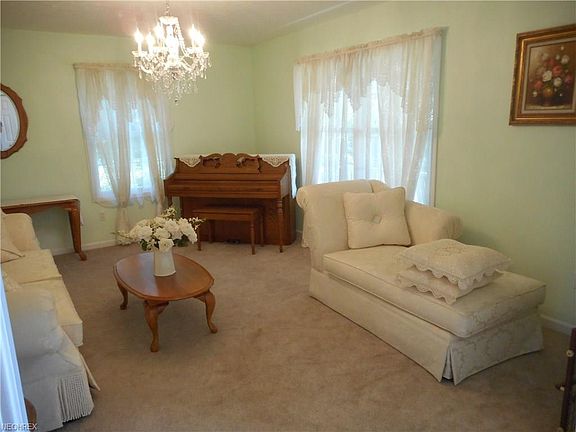 5th image of 67 Cedar Woods Dr