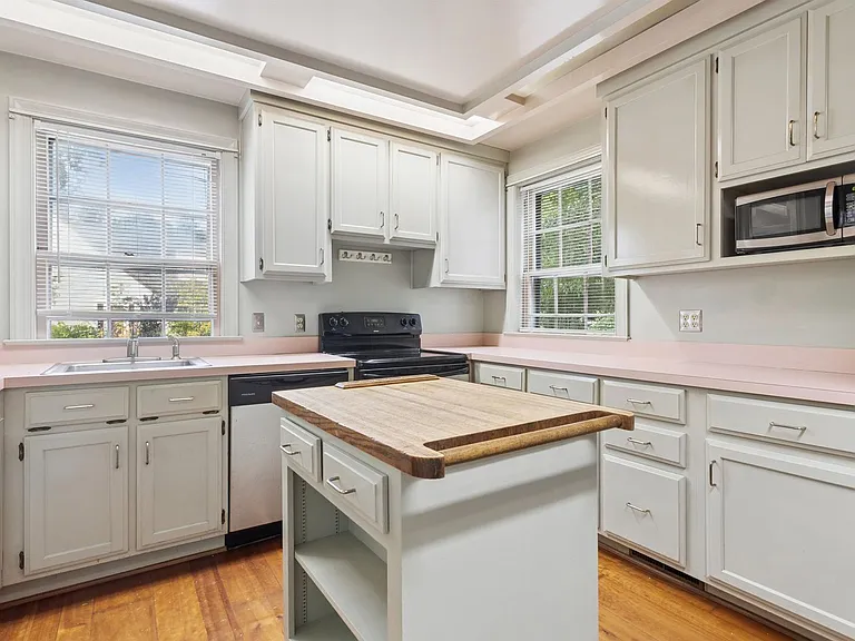 85 Hopkins St — Photo 10