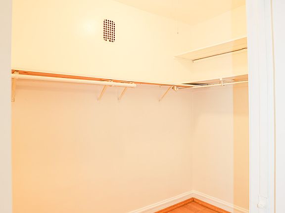 2nd image of 5063 N Glenwood Ave APT 3B