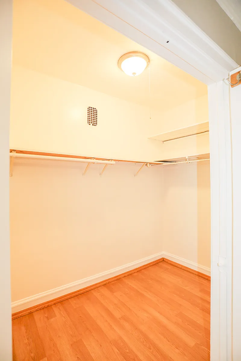 Building Photo - 5063 N Glenwood Ave #3B