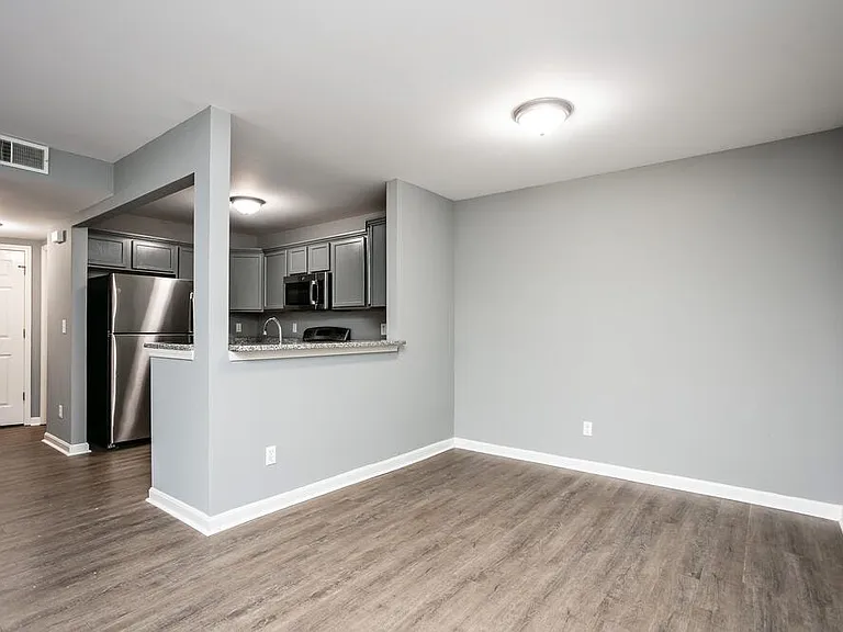 Polo Springs Apartments — Photo 16