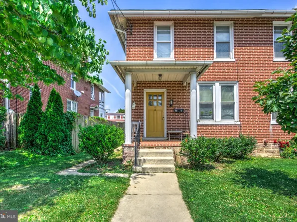 21 S Custer Ave, New Holland, PA 17557