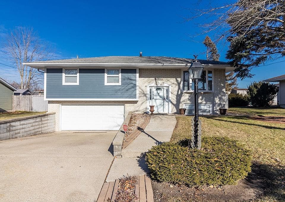 1st image of 3006 W 63rd Pl