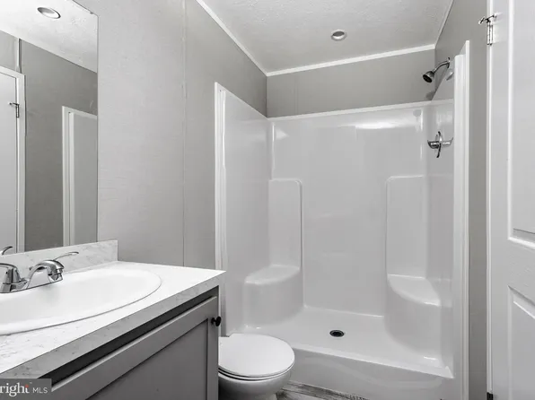 42 Elmwood Dr, Pittsgrove, NJ 08318