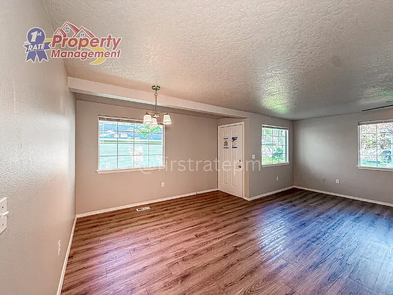 2183 S Stephen Ave #202 — Photo 6
