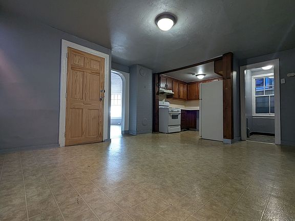 4th image of 21 Sargent St #2