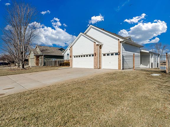 2nd image of 2516 E Saint Andrew Ct