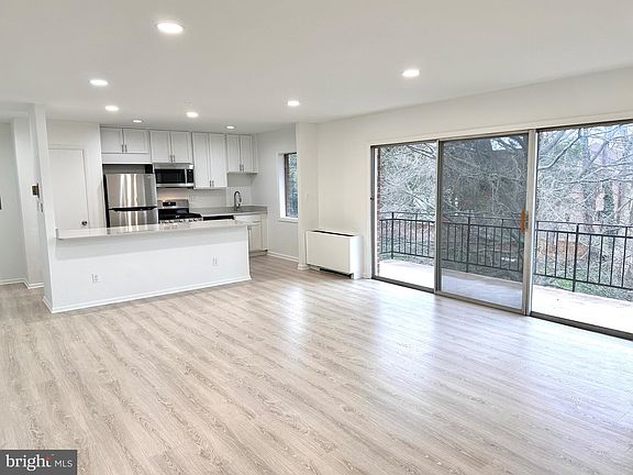 3rd image of 4114 Mangalore Dr APT 403
