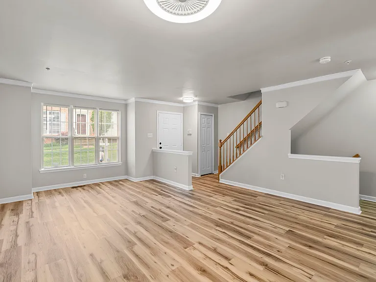 9745 Bon Haven Ln — Photo 3