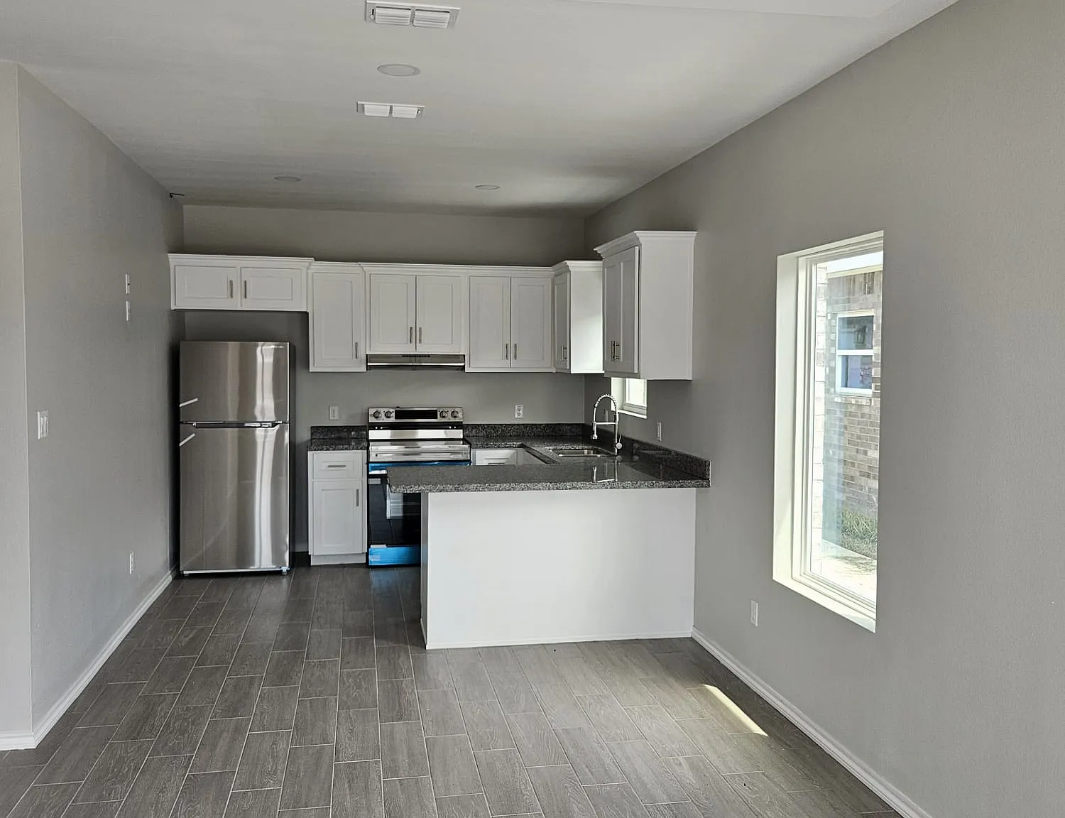 The Oasis Apartments — Photo 2