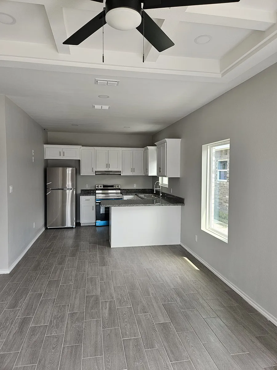 Building Photo - The Oasis Apartments