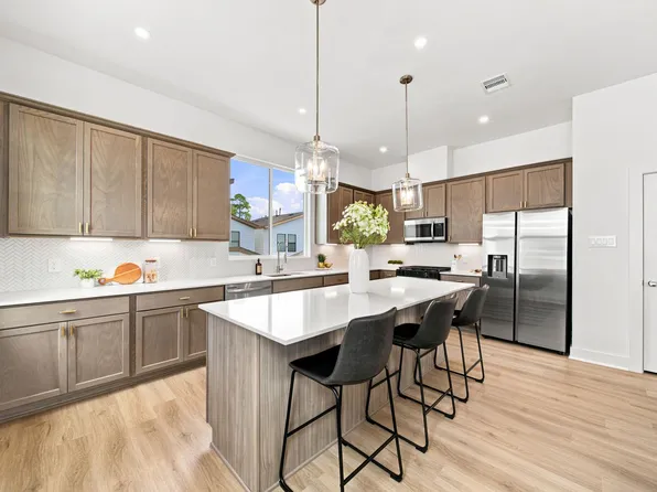 1648 W Tidwell Rd, Houston, TX 77091