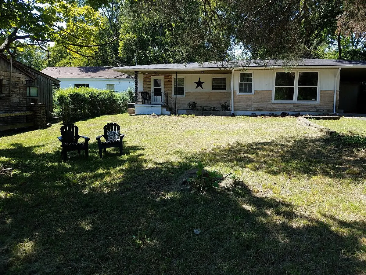 2827 Brunswick Dr — Photo 3