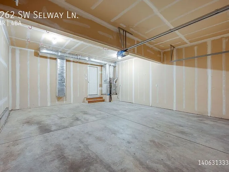 1262 SW Selway Ln — Photo 10