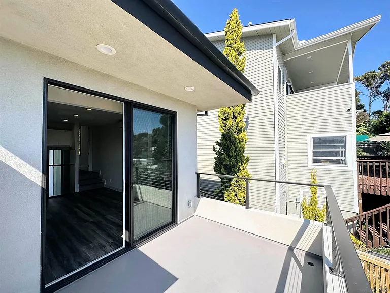 426 Sloane Ave #2 — Photo 4