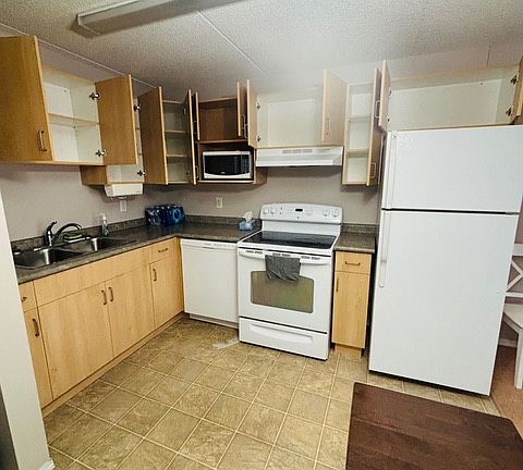 3rd image of 403 Regent Ave W