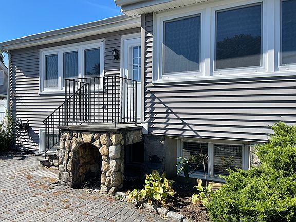 2nd image of 40 Ledge Ave