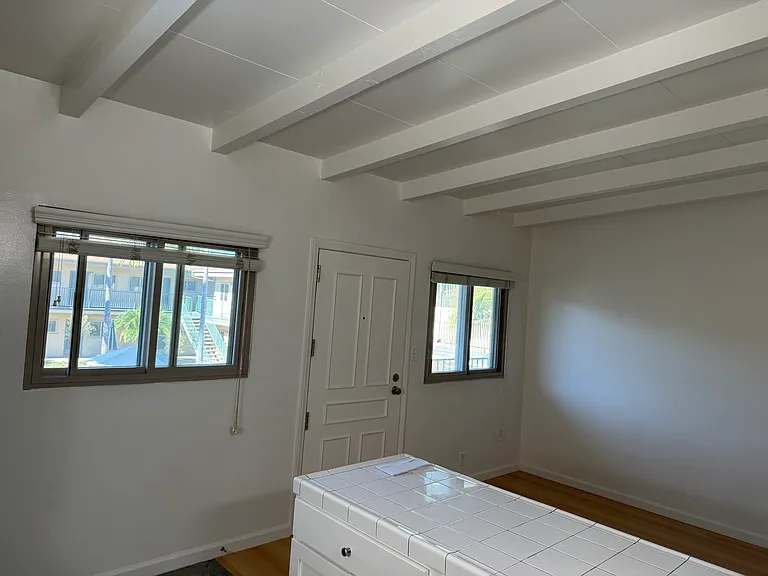Seabreeze Apartments — Photo 34