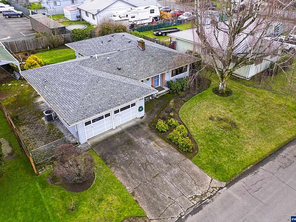 5th image of 3956 Manor Dr NE