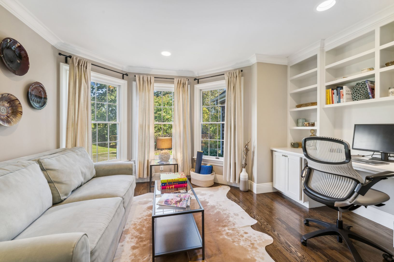  Office on First Floor with Pull-Out Couch