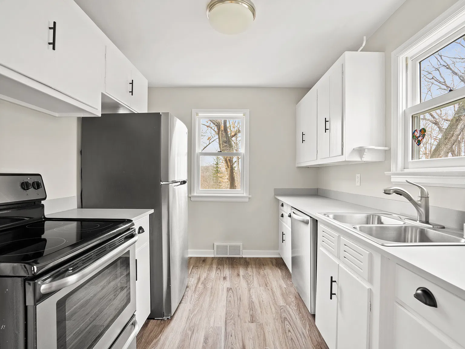 3 bed, 2000 sqft, $3,200 — Photo 4