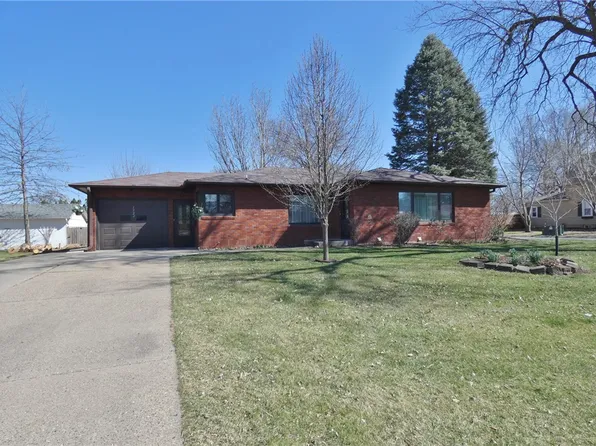 1324 Main St, Pella, IA 50219