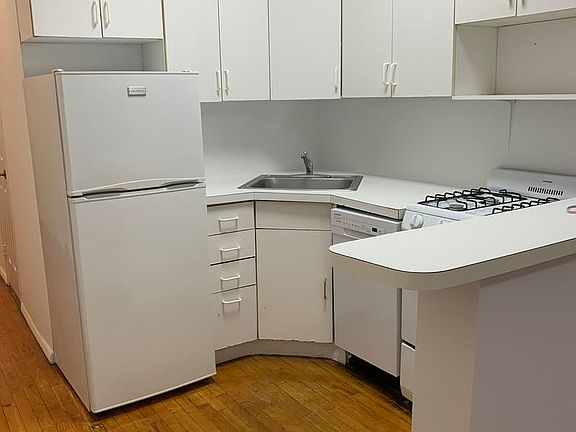 2nd image of 246 E 51st St #12B
