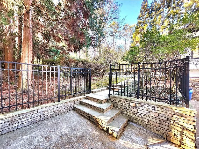 4044 Northside Dr NW — Photo 8
