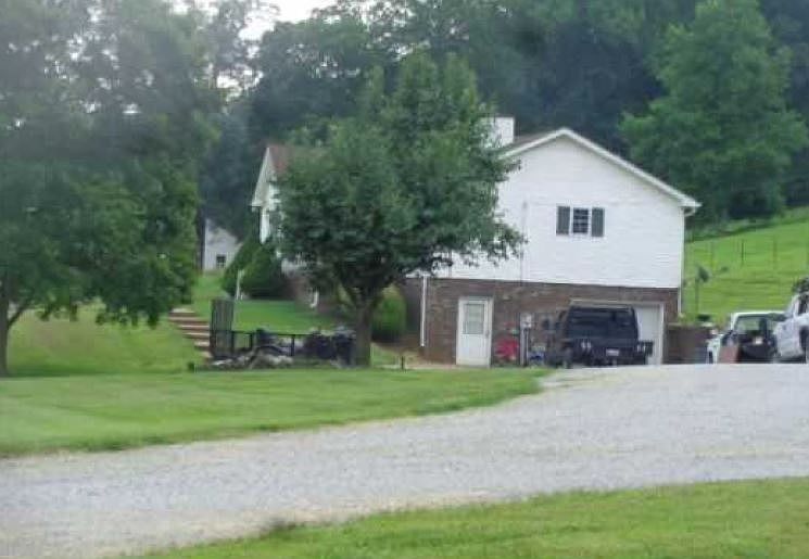 2nd image of 2984 Lockertsville Rd