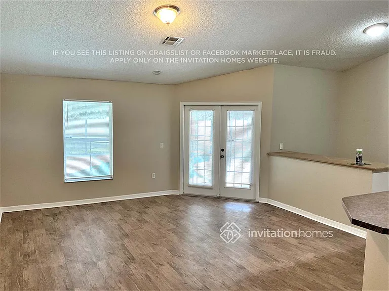 317 Clermont Dr — Photo 6