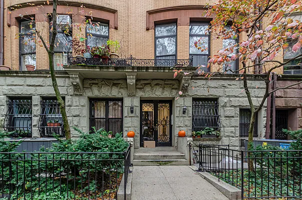 Sold by Compass | media 9