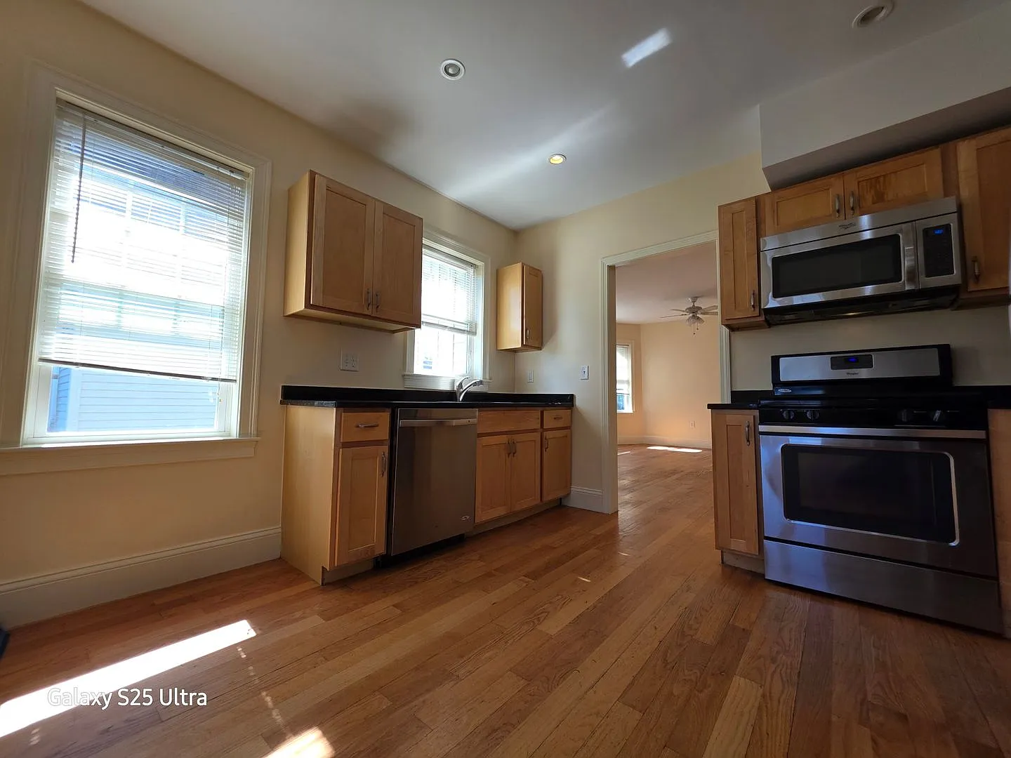 No Brokers Fee. Oak Sq Area of Brighton. Pets Friendly, Laundry, Parking, Eat-in Kitchen, — Photo 2