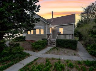 17 W Walnut St, Islip, NY 11751