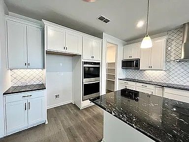 4th image of 1064 Oakland Hills Ave