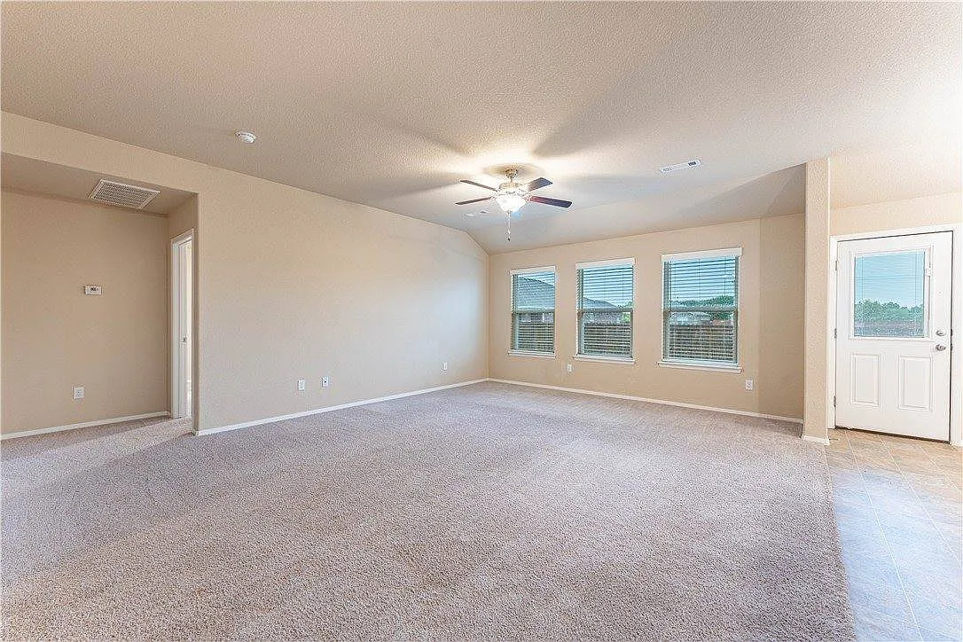 4 bed, 1852 sqft, $1,900 — Photo 3