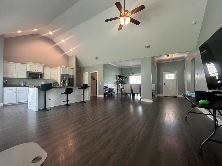 203 Tannery Ln — Photo 9