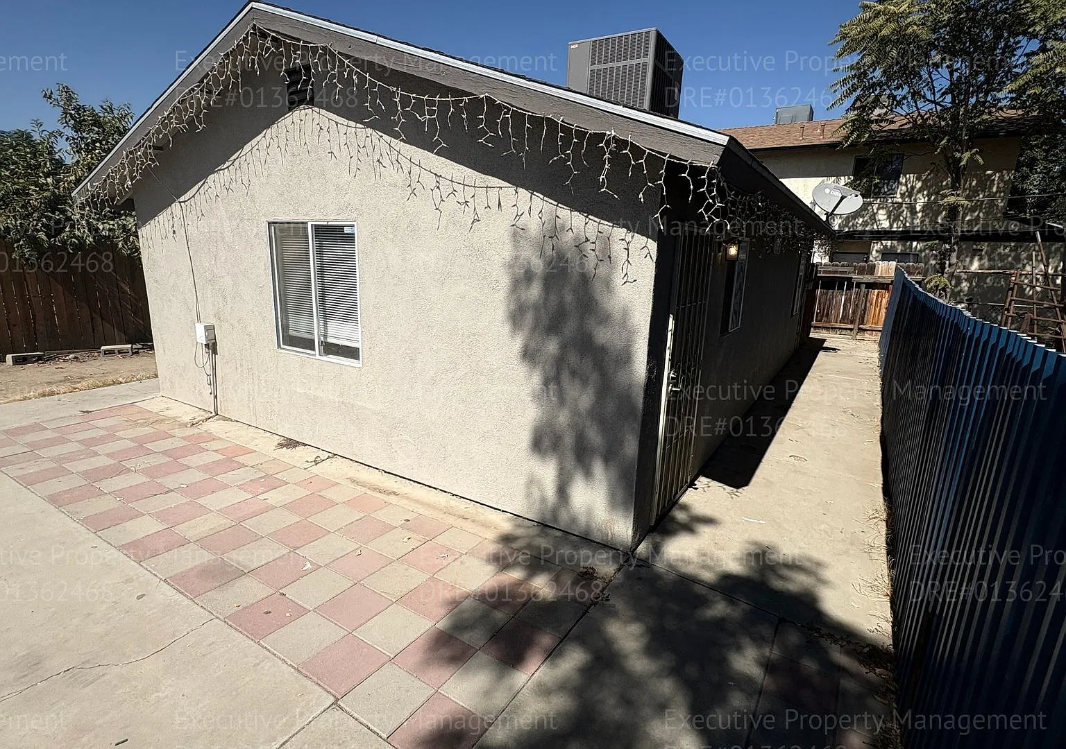 1142 8th Place — Photo 3