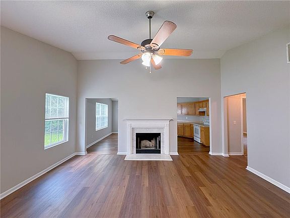 4th image of 306 Willow Way