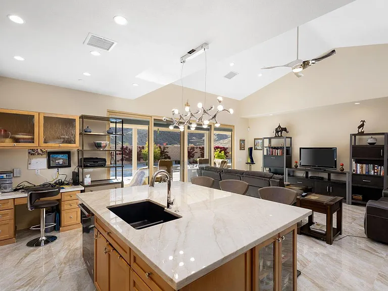 45711 Edgehill Dr — Photo 8
