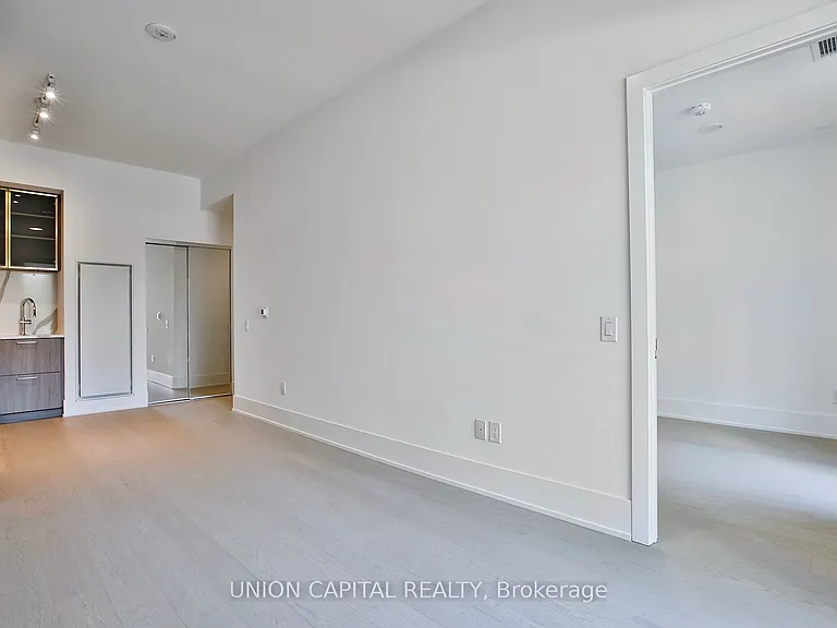 36 Olive Ave #Townhouse 103 — Photo 2