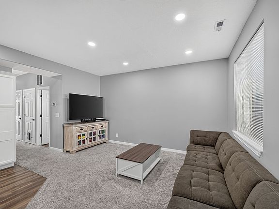 2nd image of 6714 S Pines Point Way