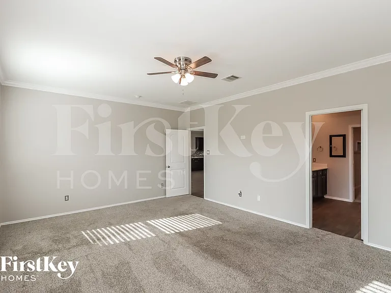 4407 Follina Trl — Photo 8