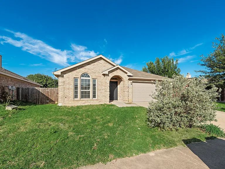 7437 Diamond Springs Trl — Photo 3