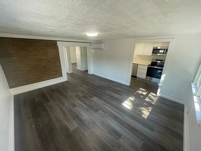 321 E Evans Ave — Photo 14